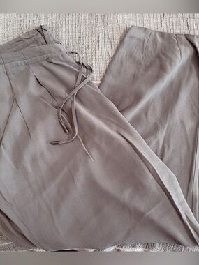Eileen Fisher Soft Wide-Leg Pull-On Pants in Light Grey
